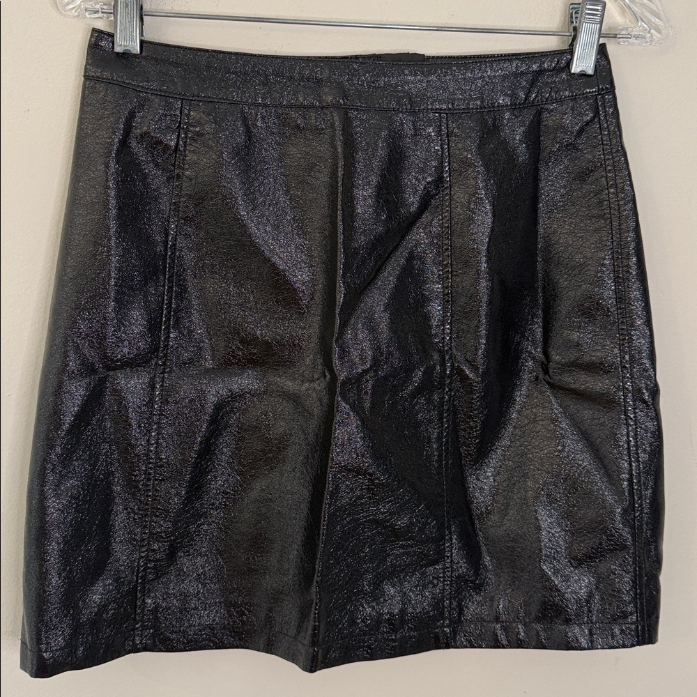 Vero Moda faux leather mini skirt Shiny Black Textured brown lining back zip SM